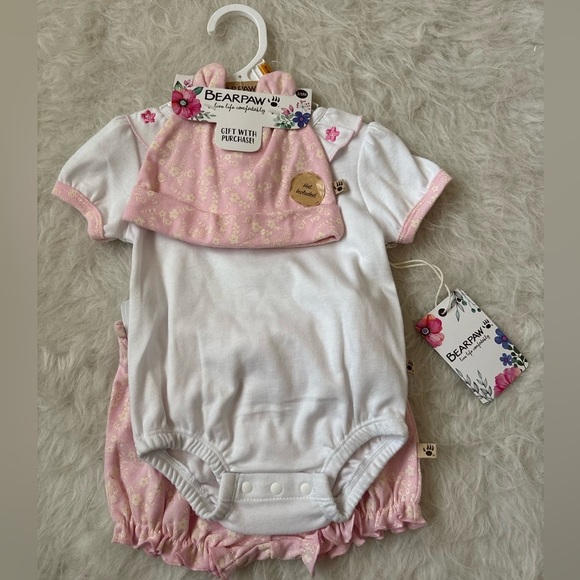 BearPaw Other - BearPaw Precious Pink and White Baby Hat, Bodysuit & Bloomer Set